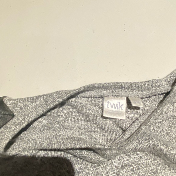 Grey knit dress with black 3-quarter sleeves - Picture 2 of 3